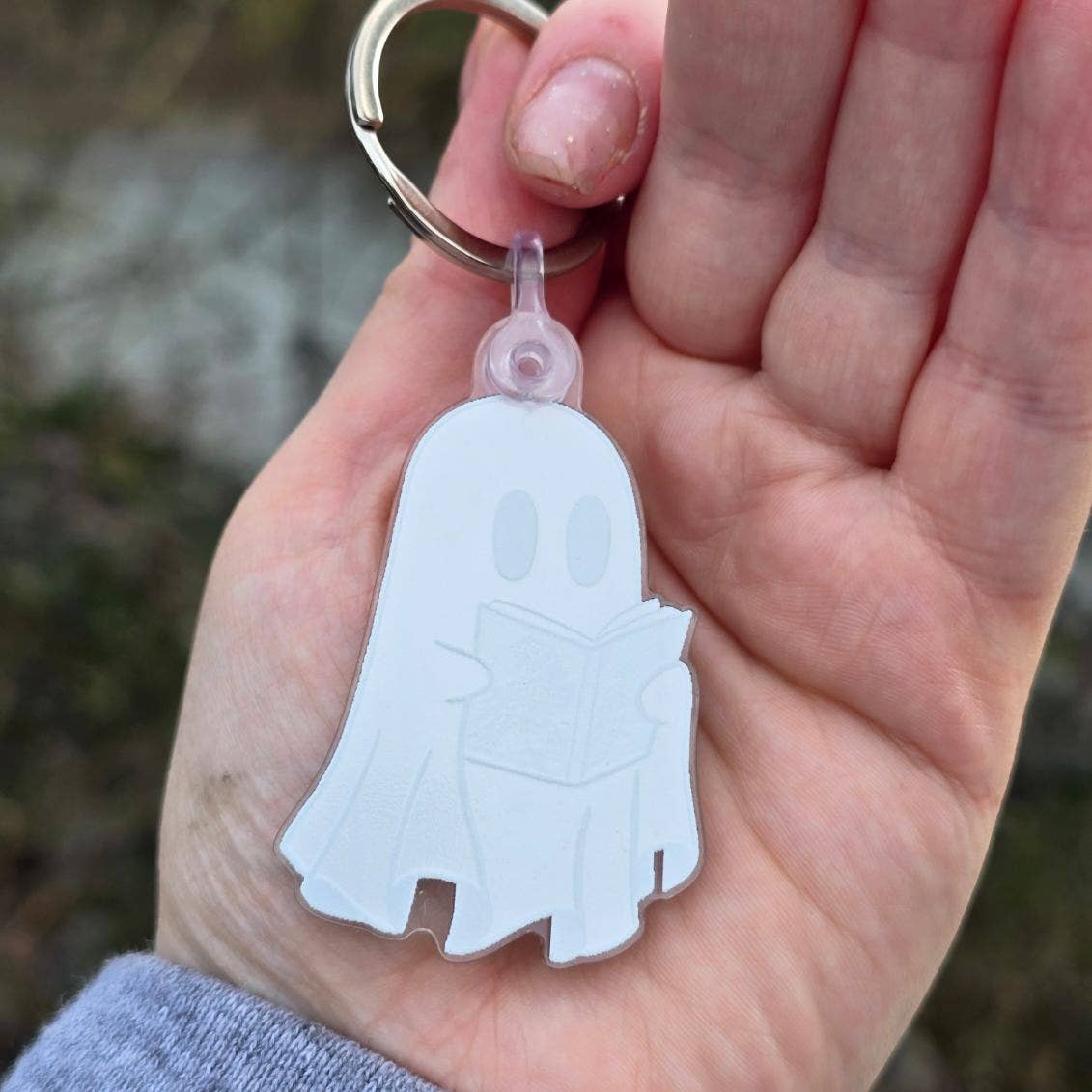 Ghost Reading A Court if Mist and Fury Keychain